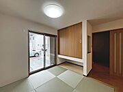 タタミコーナー有♪一息つく時の癒しの空間や客間にも使えますね☆お子様のお昼寝スペースにもぴったりです♪
