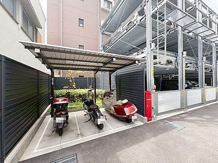 屋根付きのバイク置場です♪