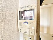 【TVモニター付きインターフォン】 防犯設備として欠かせないTVモニター付きインターフォンがあります♪