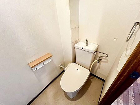 寒い日は特に助かる温水洗浄便座付きトイレです!