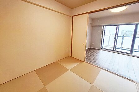 約4.5帖の和室はリビングに隣接してますので、繋げると広々お使い頂けますよ!来客時にも嬉しいですね!