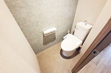 【トイレ新調】寒い日は特に助かる温水洗浄便座付きトイレです!