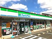 ファミリーマート和泉伯太町店まで徒歩５分