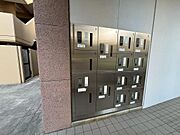 宅配ボックスがあるので、不在時でも荷物が受け取れて便利ですね！