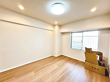 クロス・床材リフォーム済!綺麗な壁や床で室内が明るくなりますね!爽やかな気分でお過ごしいただけますよ♪