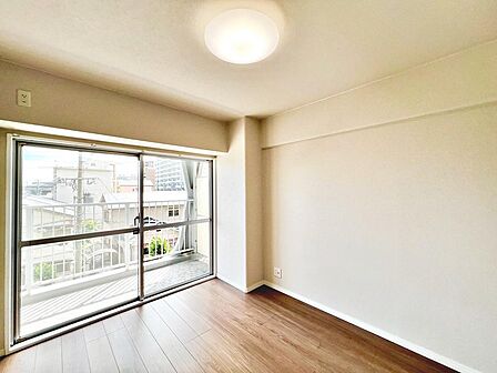 日之出屋堺駅南口店まで徒歩5分!サンプラザ堺少林寺町西店まで徒歩10分!コーヨー堺店まで徒歩9分!毎日のお買い物に便利ですね♪その日の特売日などでスーパーを選べますね♪