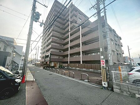 南海本線「岸和田」駅まで徒歩4分♪毎日の通勤通学に便利な立地です。駅前には商業施設もそろい生活至便です。
