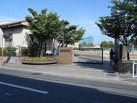 岸和田市立岸城中学校まで徒歩7分です。