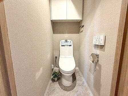 【トイレ新調】綺麗なトイレで清潔感があり気持ちがいいですね!