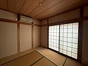 多用途に様々な使い方が出来る和室付きです。お客様がいらっしゃった時の客間、お子様の遊び場、寝転がってのんびり休日を過ごす癒しの場、などなど、和室があるのは嬉しいですね。