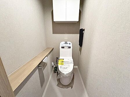 【トイレ】温水便座洗浄便座ですので、寒い日も温かい便座で安心して使用していただけますよ!