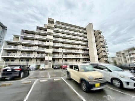 現在敷地内駐車場空きがございます。(月額2,000〜円)詳しくはスタッフにお問い合わせください。