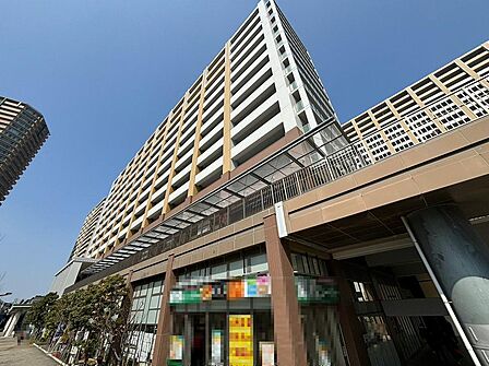 玄関にシューズボックスありますよ♪玄関周りもスッキリ片付きますね!