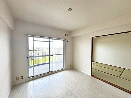 LDK約10帖!東向きの明るいリビングに家族の時間も増えますね!