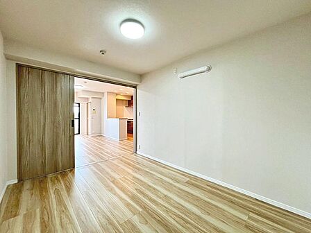 全室クロス張り替えております!綺麗な壁紙で部屋が明るく見えて気持ちも明るくなりますね♪
