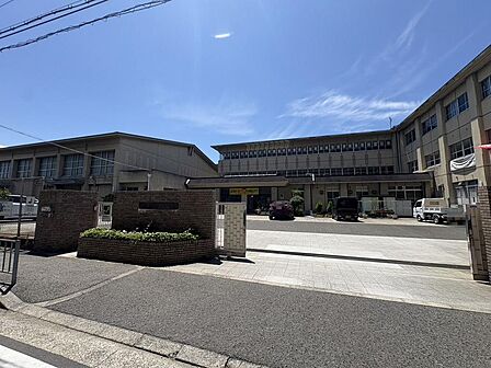 岸和田市立野村中学校まで徒歩12分