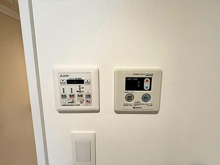 浴室乾燥機付きですので、雨の日の洗濯物も安心ですね追いだき機能付いていますので、いつでも温かいお風呂で疲れを癒せますよ