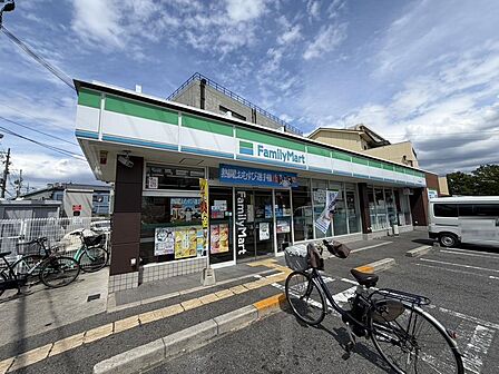 ファミリーマート堺七道東町店まで徒歩4分