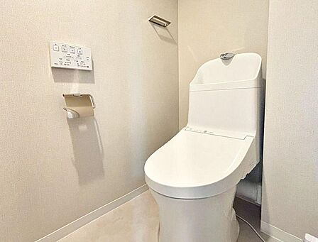 【トイレ新調】寒い日は特に助かる温水洗浄便座付きトイレです!