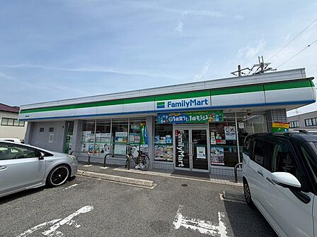 ファミリーマート堺鳳西町店まで徒3分