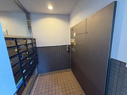 【宅配ボックス】不在時にも荷物が受け取れるので、便利ですね！