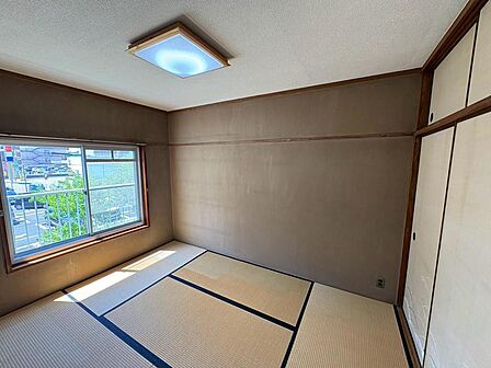 【和室】お子様と遊んだり、お客様を泊めたり、ゲストルームとしても利用できる和室♪タタミの良い香りがします♪