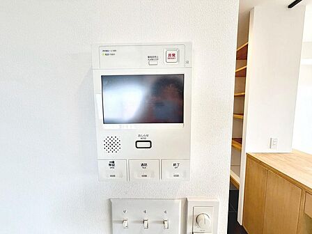 TVモニター付きインターホンですので、突然の来客時にも外の様子が確認できて安心です♪