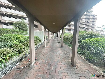 ローソンまで徒歩5分♪ココカラファインまで徒歩8分♪プラットプラットまで徒歩7分♪お買い物に便利な立地ですね!