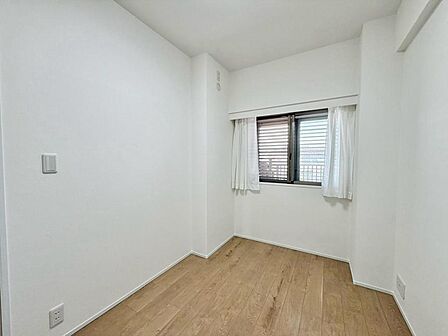 クロス・フローリング張替!綺麗な壁や床で室内が明るくなりますね!爽やかな気分でお過ごしいただけますよ!