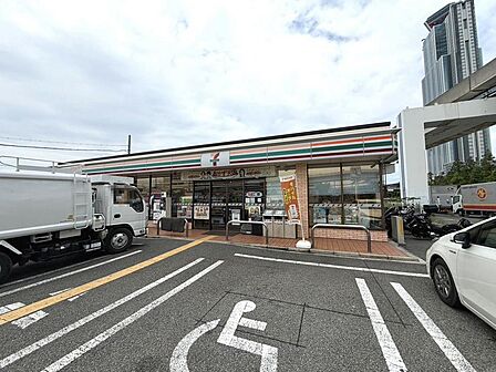 セブンイレブン大阪南港中8丁目店まで徒歩9分