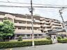 外観：ＬＤＫ約１４帖！大きな窓のあるリビングは、陽光あふれる明るい空間です！居心地良く、ご家族皆がゆったり寛げる憩いの空間となりそうです♪