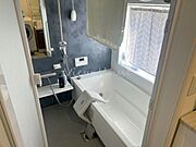 シックで落ち着いた雰囲気の浴室