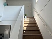 優しく灯が入る階段