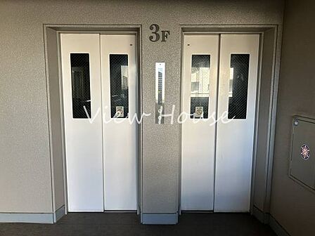重い荷物やベビーカーでの移動も楽々なエレベーター完備です!