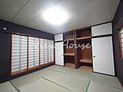 子を通した柔らかな光が室内を包み込み、落ち着いた雰囲気を演出♪お子様の遊び場としても、座布団を敷いて寛ぐ空間としても最適です！