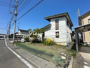 敷地内にはゆったりとした駐車スペースを確保しています！お車はもちろん、自転車やバイクなどの置き場所にも困りません。お出かけの準備もスムーズにこなせそうですね♪