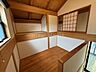 室内：中二階の洋室