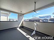 ■ワイドな広さを確保したインナーバルコニーです！突然の雨でもお洗濯物が濡れにくく、安心してお出かけいただけます♪