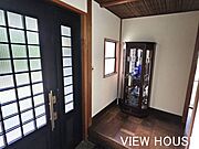 ■玄関｜重厚感ある玄関です♪