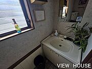■窓から優しい光が差し込む洗面コーナーです！