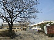 大泉町立西小学校 1445m