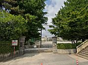 館林市立第八小学校 785m