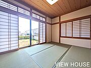 ■1階6帖和室｜趣のある本格的な和室です！畳の香りに包まれて、お昼寝をしたり読書をしたりと、ゆったりとした時間を過ごせます♪
