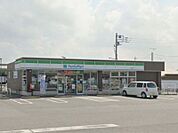 ファミリーマート結城北店 950m