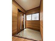 【玄関】 収納も置けそうなくらい広々感じられます♪