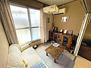 【２階和室】 ■大きな窓があり、プライベートな時間をリラックスして過ごせます。