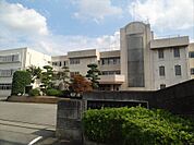 伊勢崎市立あずま北小学校 728m柔らかな風と豊かな緑、近くには早川が流れ、四季折々の自然が感じられる落ち着いた環境で勉強もはかどります♪