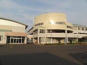 伊勢崎市立宮郷第二小学校 526m近くには公園が近接しており、豊な緑に囲まれた落ち着いた環境で勉強に取り組むことができます♪