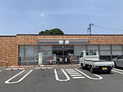 セブンイレブン伊勢崎国定町2丁目店 825m営業時間≪24時間営業≫　ちょっとしたお買い物に便利♪