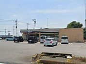 セブンイレブン赤堀間野谷店 910m駐車場も広く品揃いも豊富です。